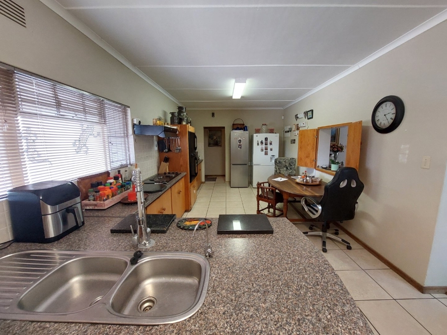 5 Bedroom Property for Sale in Oudtshoorn South Western Cape